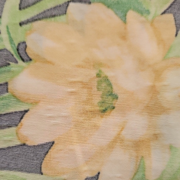 Tropical Floral Print Sleeveless Top - Picture 9 of 9